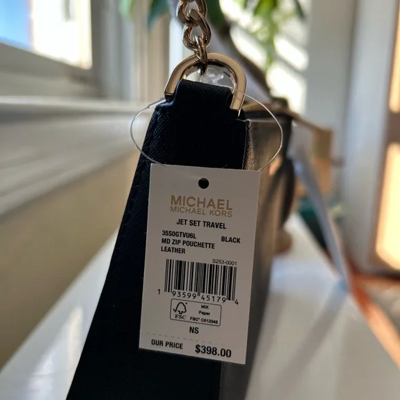 Michael Kors Jet Set Travel purse - Picture 3 of 5